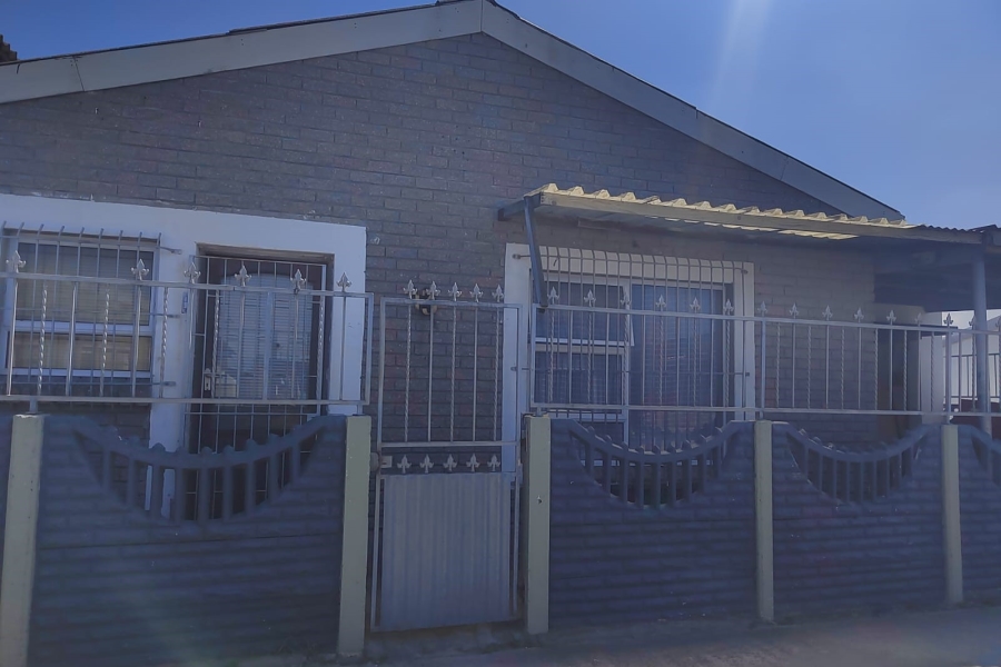 5 Bedroom Property for Sale in Lentegeur Western Cape